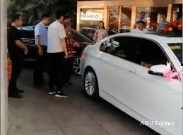 最新礼包车爆料新闻视频,揭秘神秘车型,性能与颜值并存 第1张 最新礼包车爆料新闻视频,揭秘神秘车型,性能与颜值并存 第1张